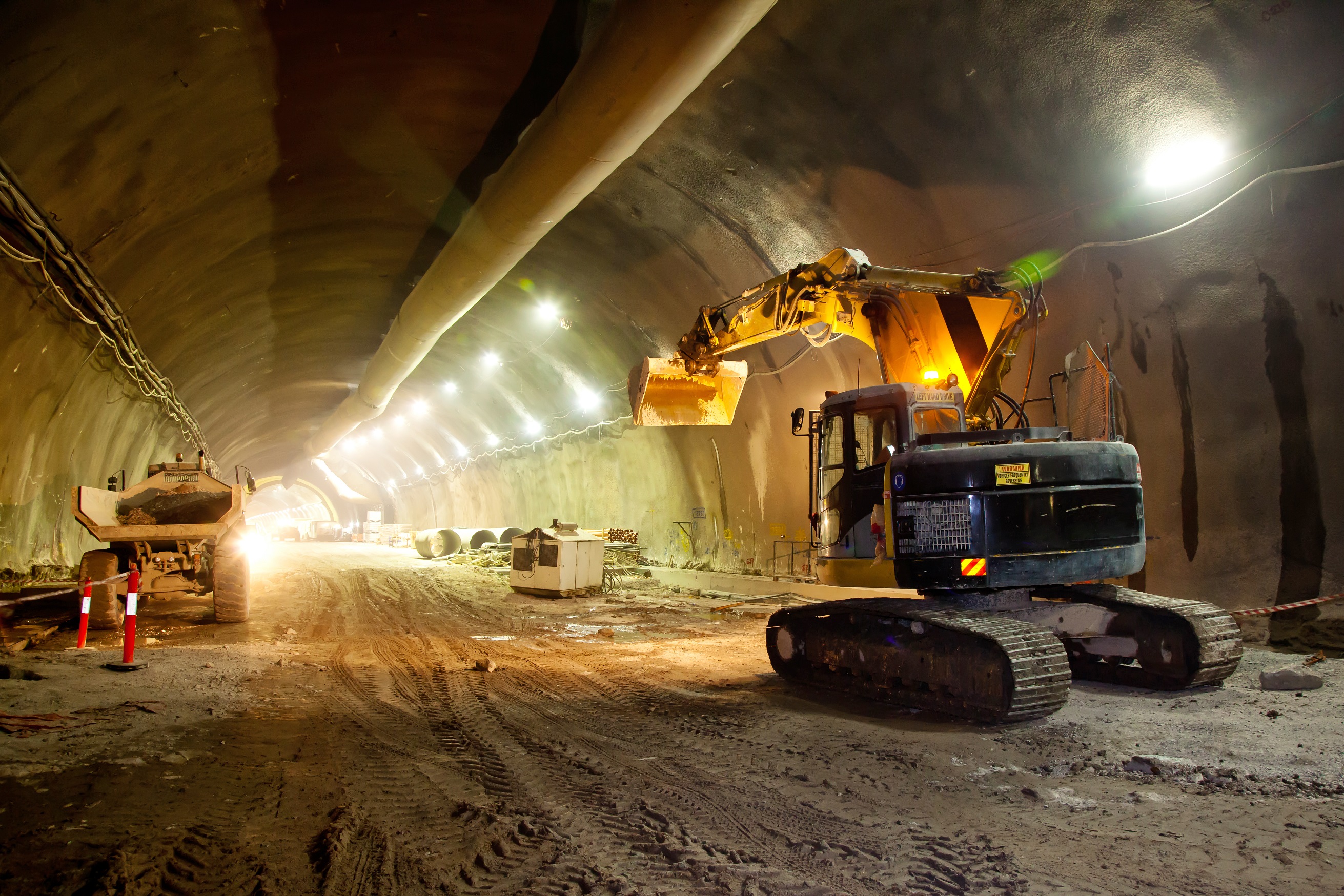 tunneling-concrete-road-tunnel-construction-excavator-3b-training